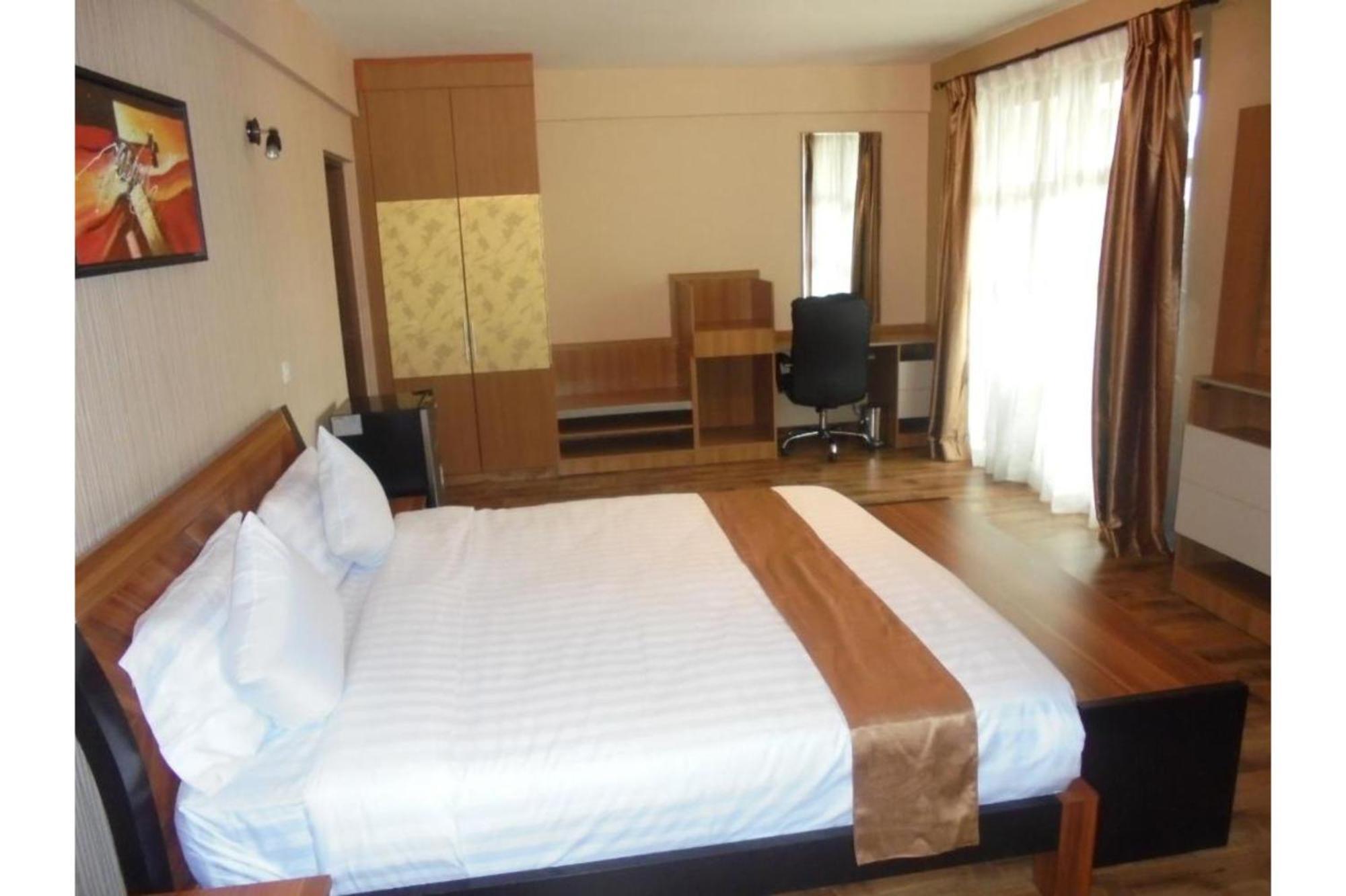 We Hotel & Suites Nairobi Extérieur photo