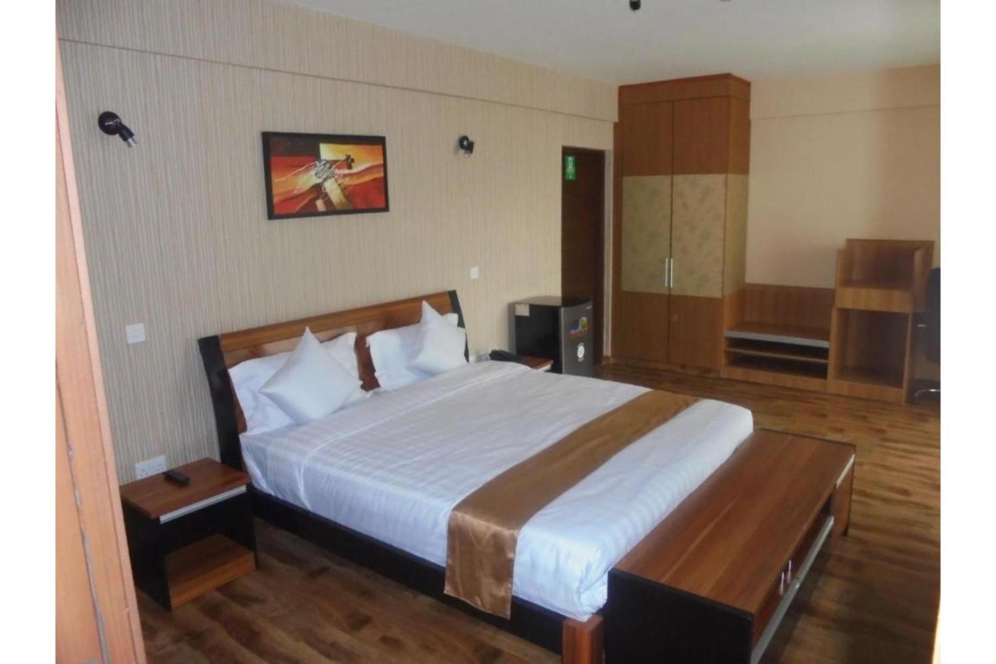We Hotel & Suites Nairobi Extérieur photo
