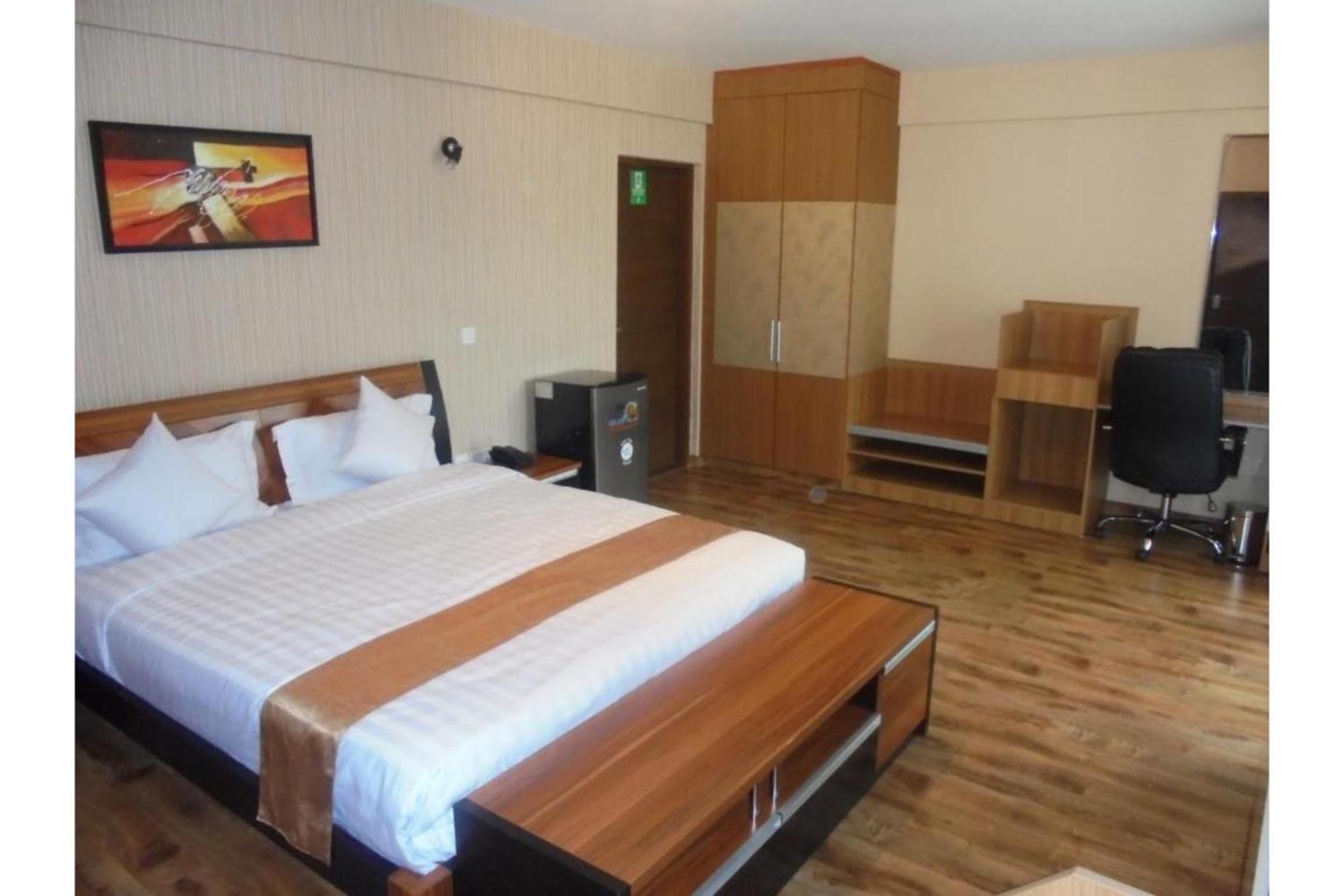 We Hotel & Suites Nairobi Extérieur photo
