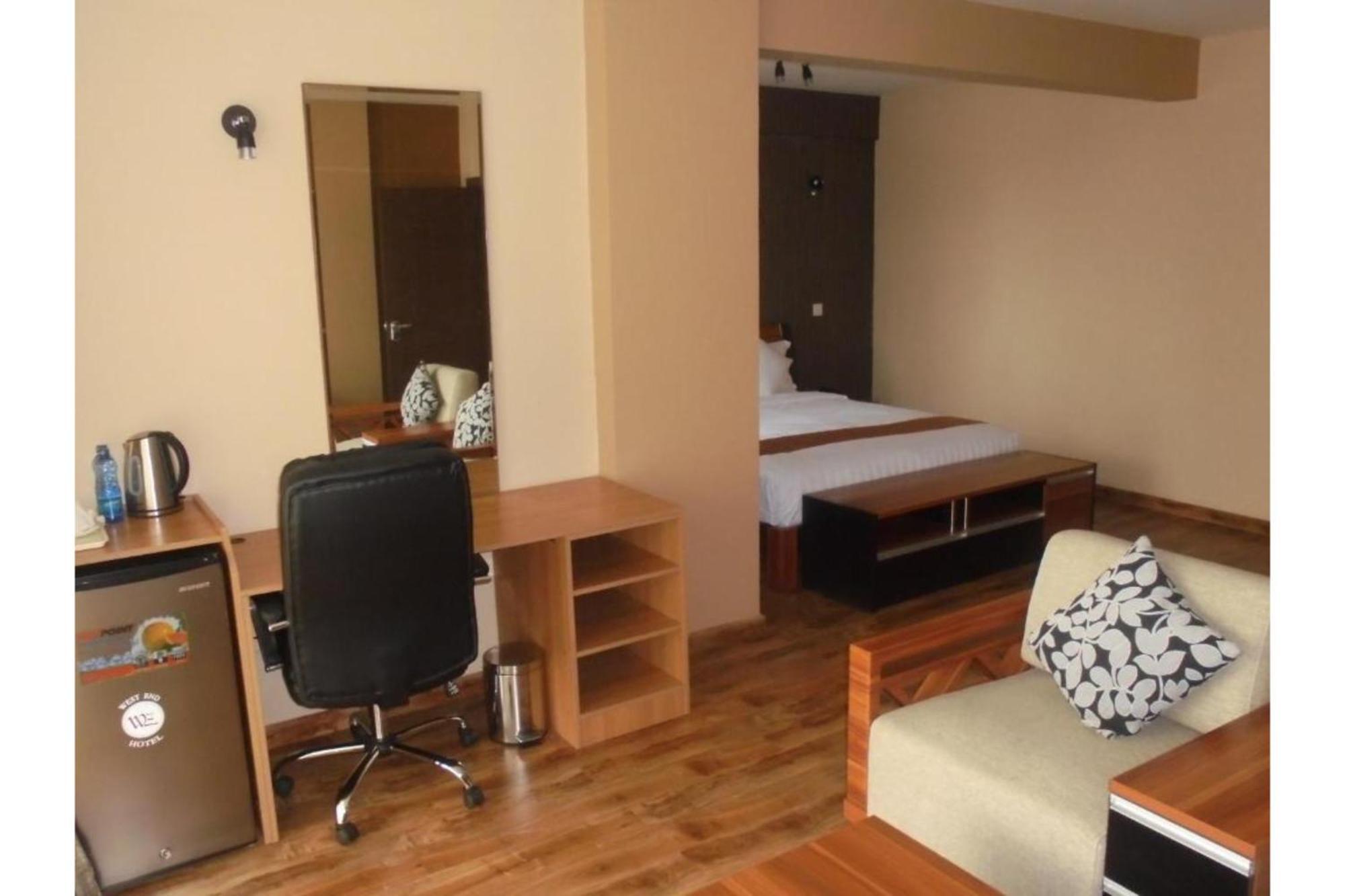 We Hotel & Suites Nairobi Extérieur photo