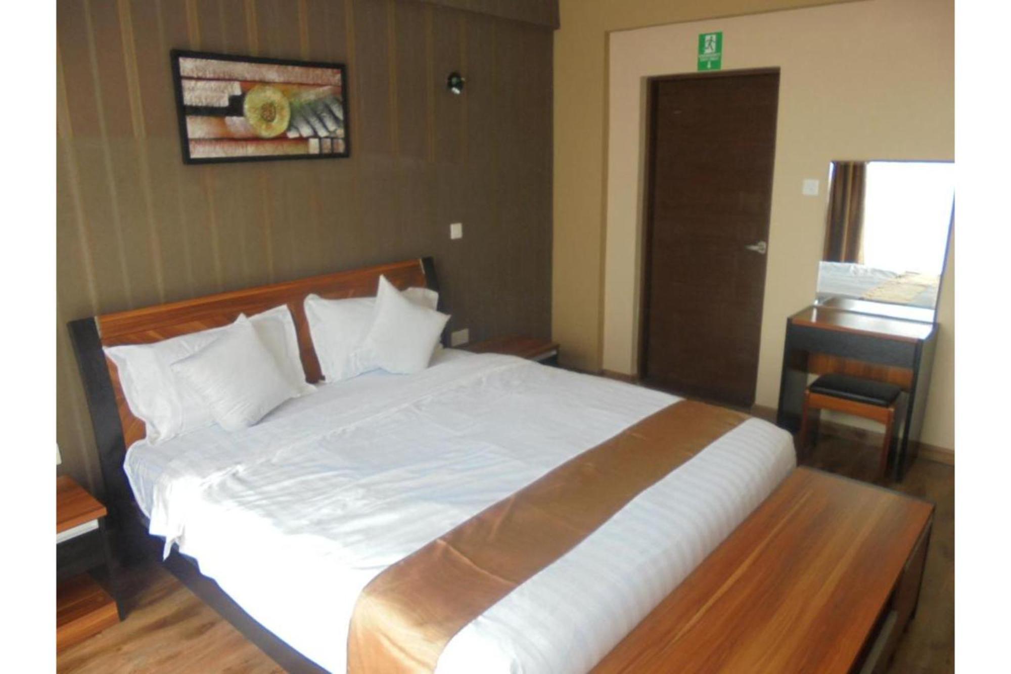 We Hotel & Suites Nairobi Extérieur photo